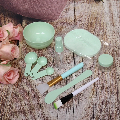 Набор косметический Beauty, 2 кисточки и лопатка, чаша и спонж, три мерных ложки, баночка и пульверизатор, микс 2 цвета, 1624см_3